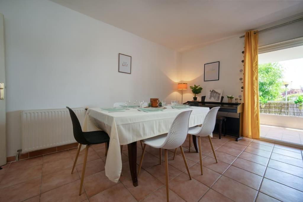Appartement Tout Equipe Terrasse Et Parking Prive Marseilles Exterior foto